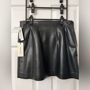 ARITZIA BABATON BRAND NEW TAGS ON Kinsley vegan leather mini skirt size 10